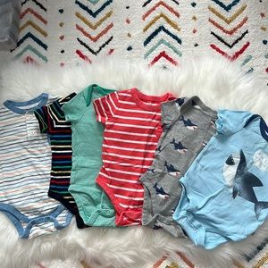 BabyGap: short sleeve bodysuits (set of 6)